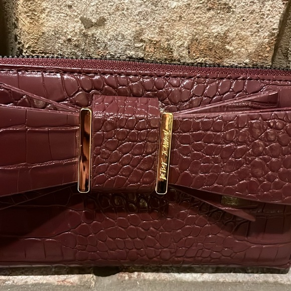 Betsey Johnson Bow Zip Wallet - Picture 2 of 10